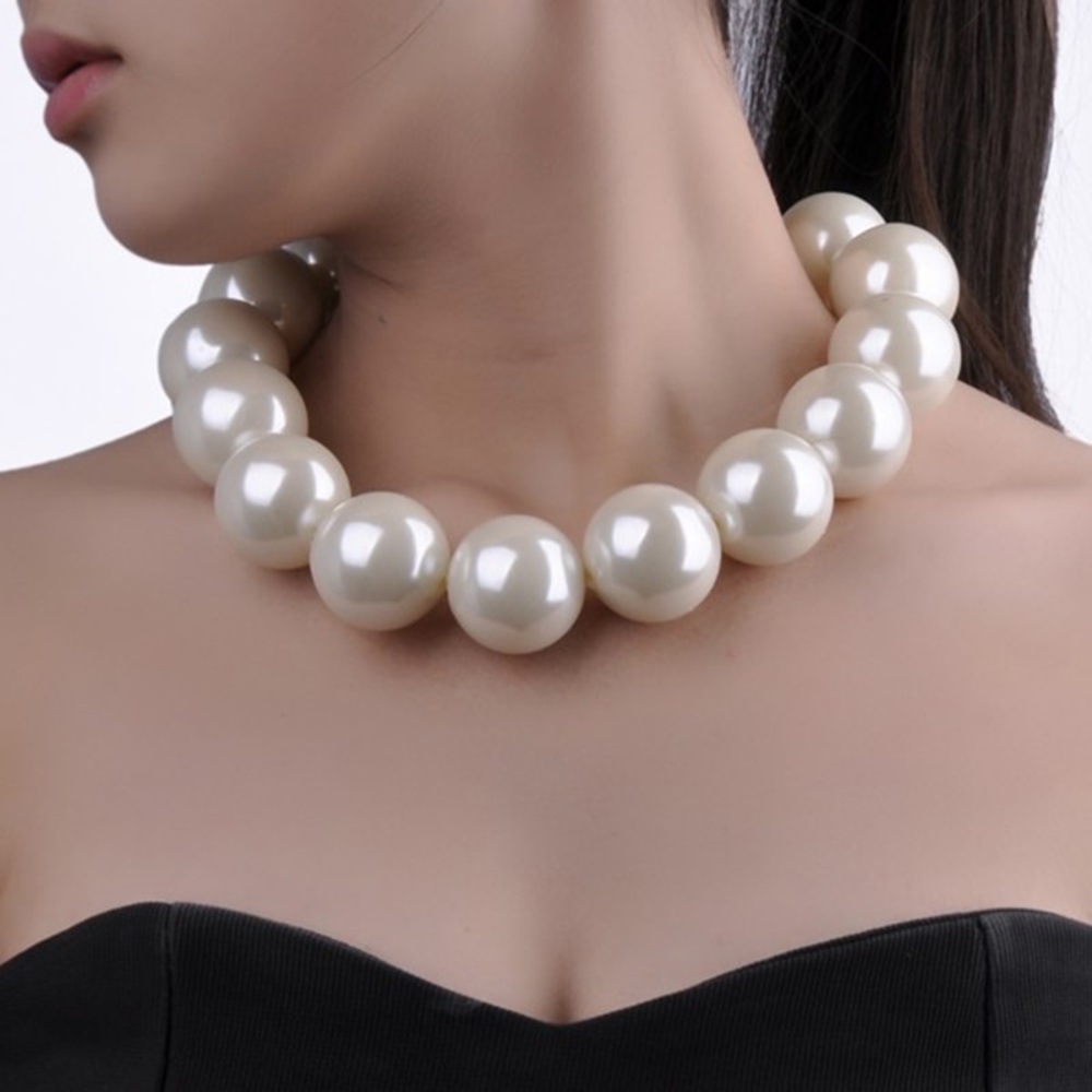 Big Pearl necklace choker